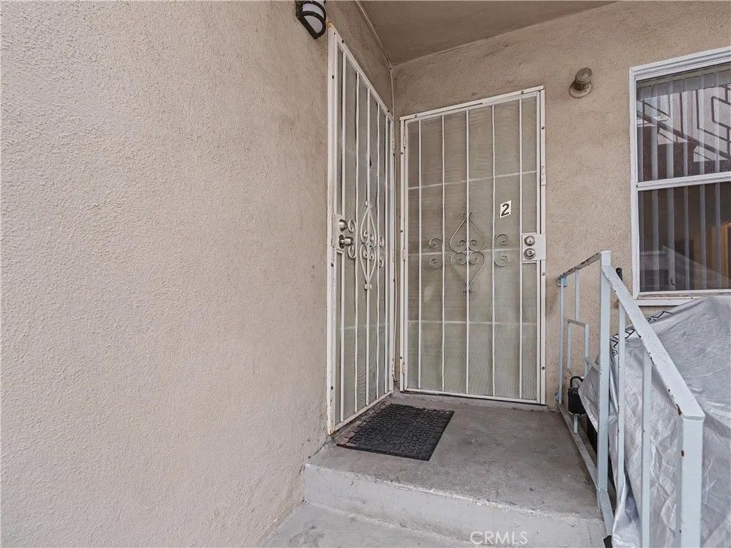 Photo of 1037 N Curson Ave #2, Los Angeles, CA 90046 (MLS # SR26088730)