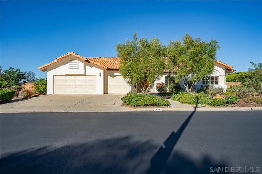 Photo of 1561 Greenridge Drive, Vista, CA 92081 (MLS # 250045806)