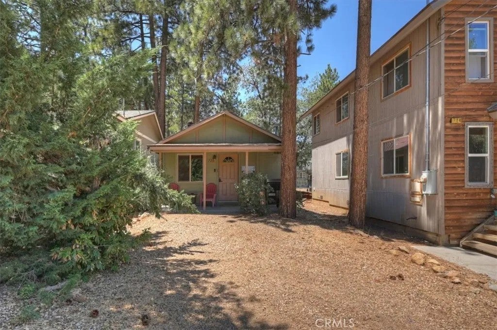 728 Holmes Lane