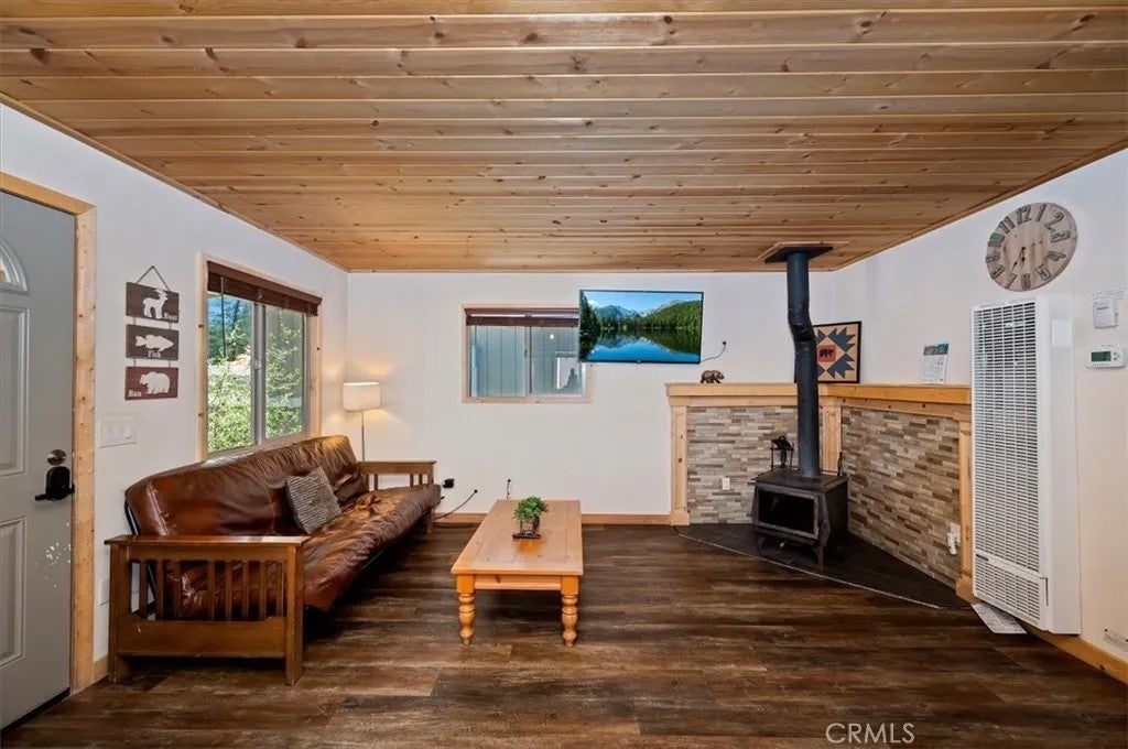 728 Holmes Lane
