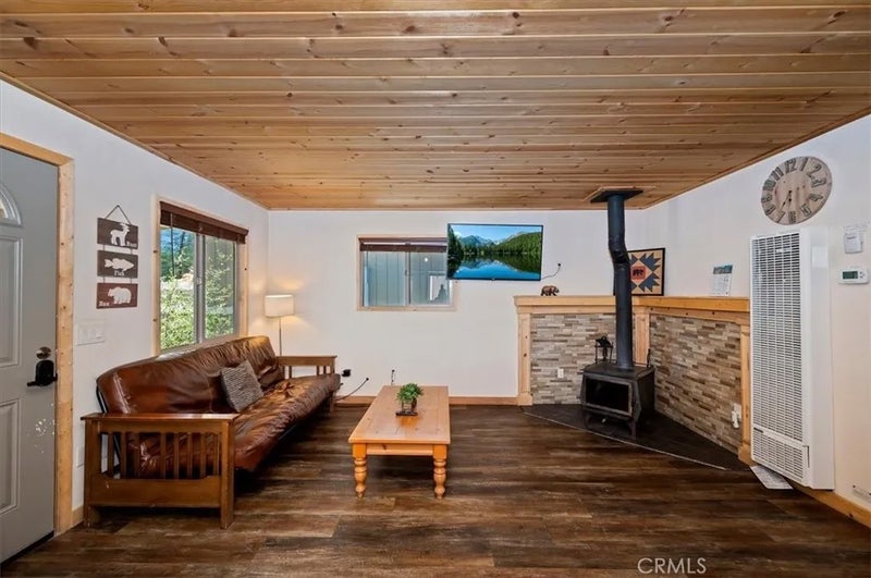 728 Holmes Lane