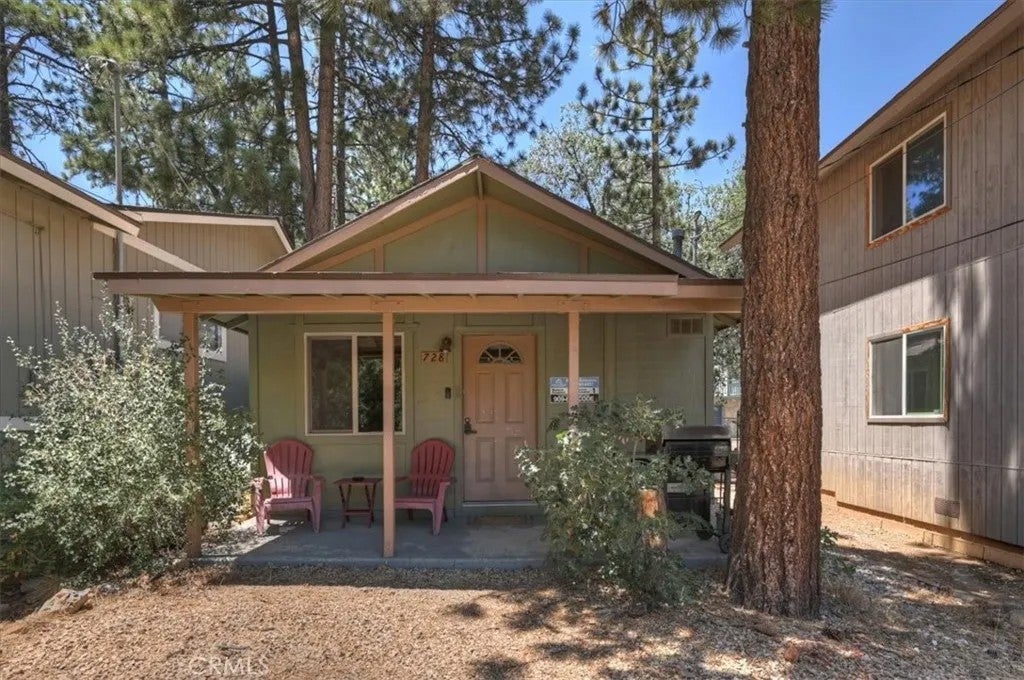 728 Holmes Lane