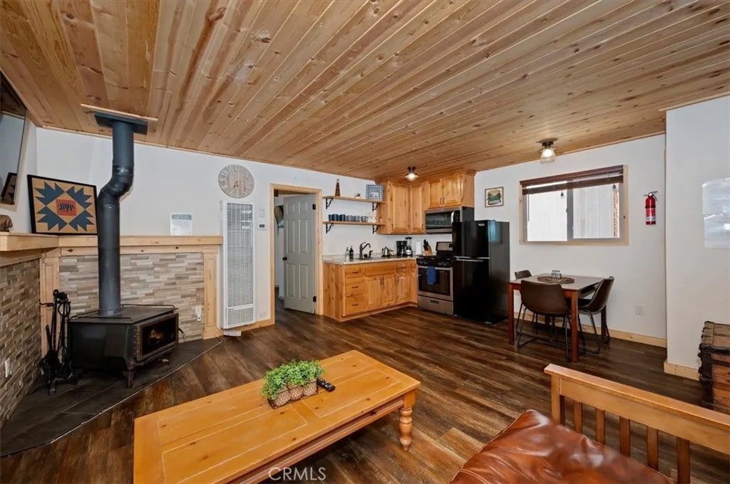 728 Holmes Lane