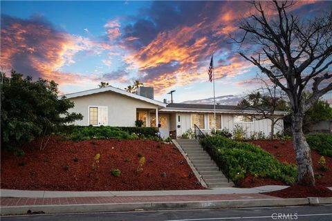 Photo of 20624 Oxnard St, Woodland Hills, CA 91367 (MLS # SR26051964)