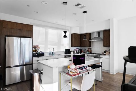 Tiny photo for 1056 N Joels Pl, Los Angeles, CA 90012 (MLS # IG25255131)