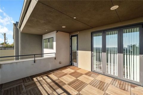 Tiny photo for 1056 N Joels Pl, Los Angeles, CA 90012 (MLS # IG25255131)