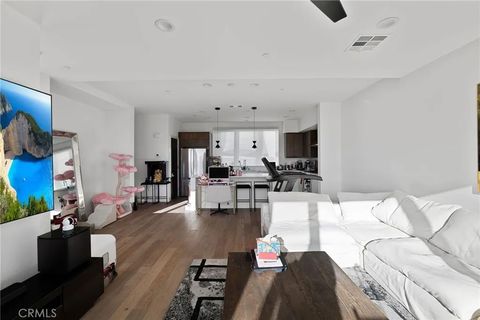 Tiny photo for 1056 N Joels Pl, Los Angeles, CA 90012 (MLS # IG25255131)