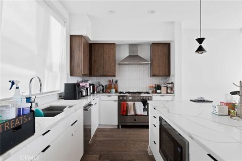 Tiny photo for 1056 N Joels Pl, Los Angeles, CA 90012 (MLS # IG25255131)