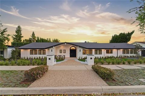 Photo of 19510 Merridy St, Northridge, CA 91324 (MLS # SR26044545)