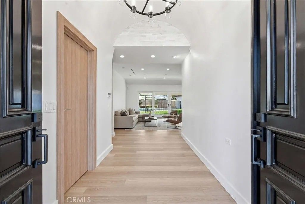 Photo of 19510 Merridy St, Northridge, CA 91324 (MLS # SR26044545)