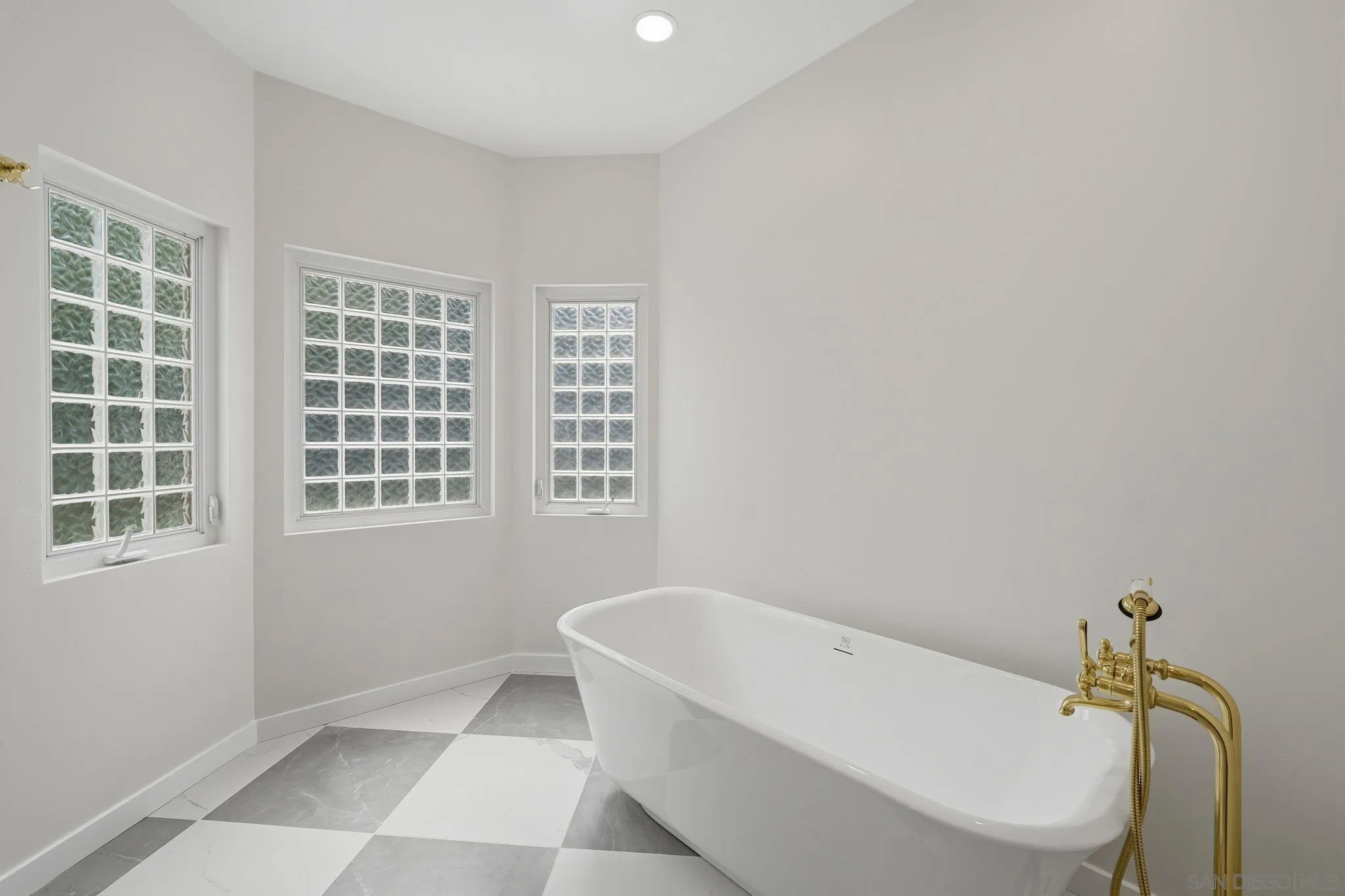 5137 San Aquario Dr