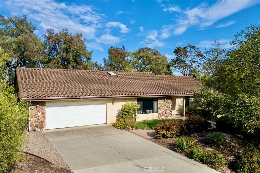 885 Ten Oaks Way
