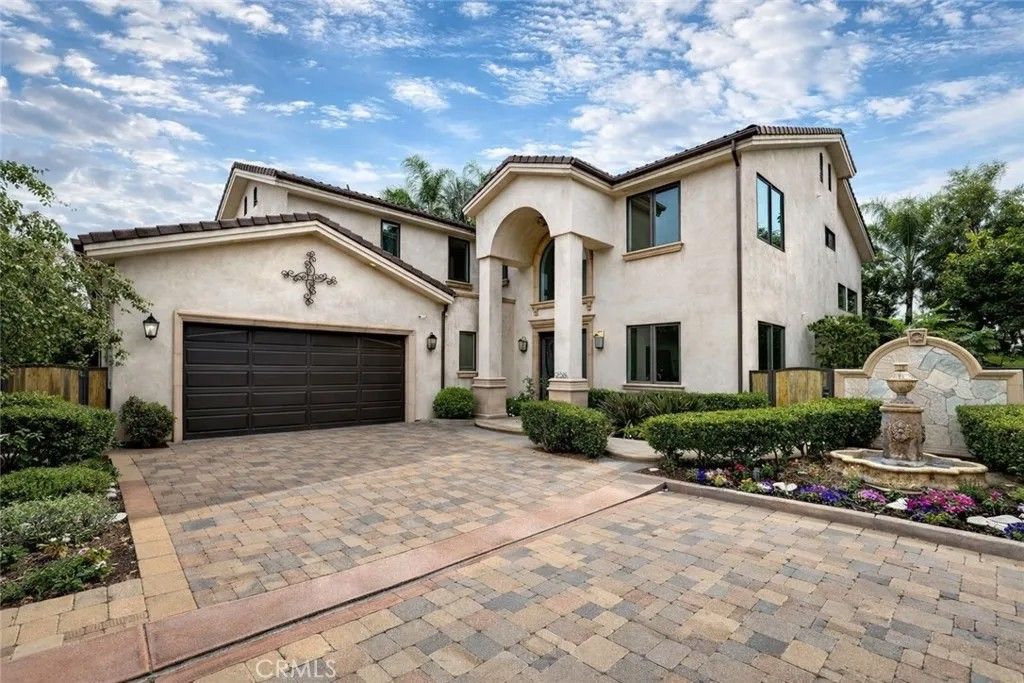 Photo of 258 Santa Isabel Avenue, Costa Mesa, CA 92627 (MLS # OC26022293)