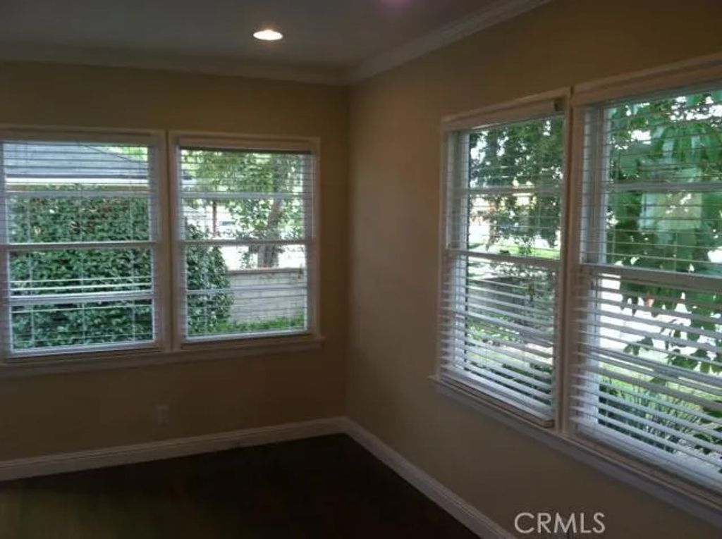 Photo of 3909 W Chandler Boulevard, Burbank, CA 91505 (MLS # SR26010434)