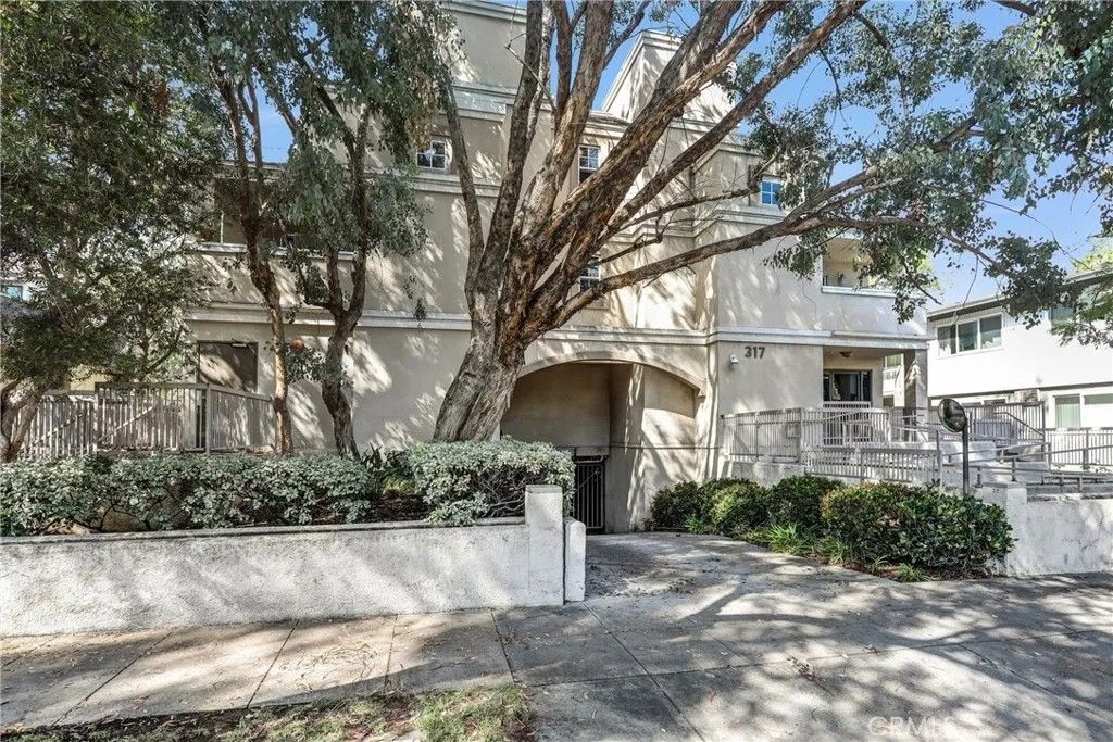 Photo of 317 E Del Mar #1, Pasadena, CA 91101 (MLS # AR26068211)