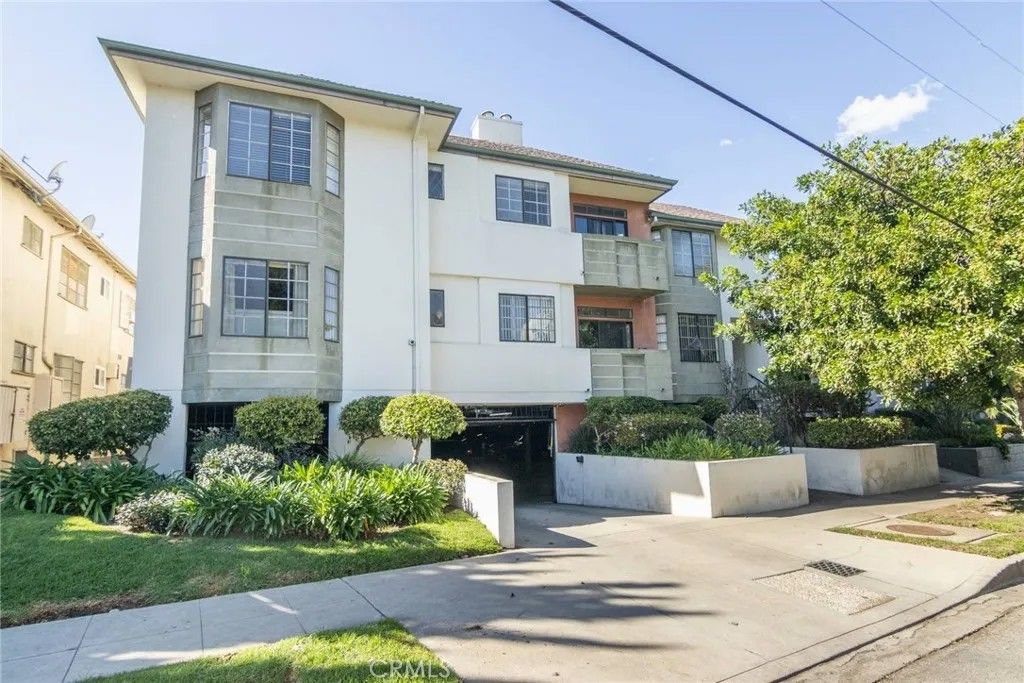 Photo of 4543 Willis, Sherman Oaks, CA 91403 (MLS # SR26037022)