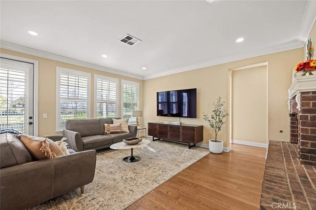 Photo of 23930 Lakeside Road, Valencia, CA 91355 (MLS # SR26019193)