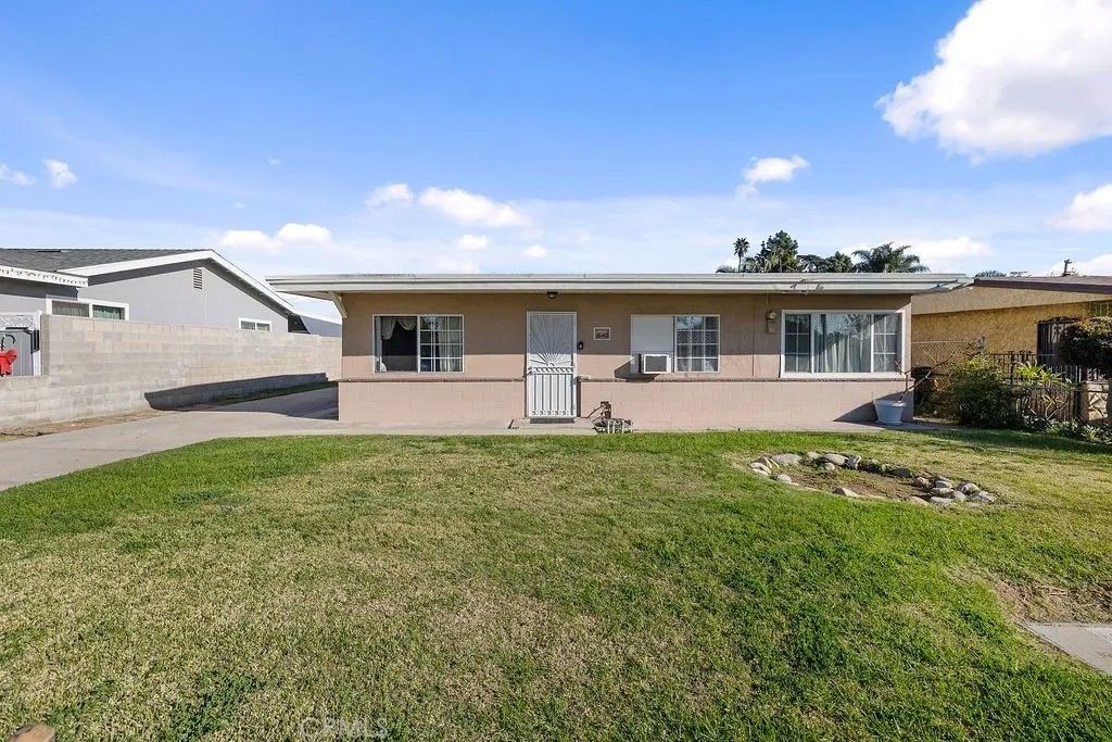 Photo of 1640 Cinco Robles Dr, Duarte, CA 91010 (MLS # DW25277725)