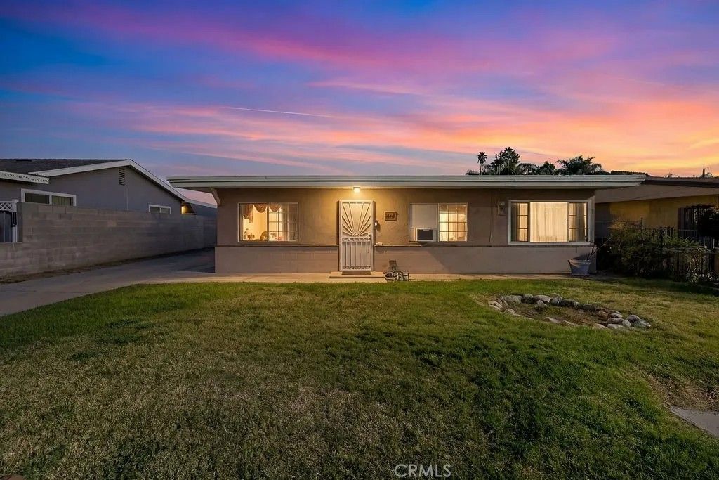 Photo of 1640 Cinco Robles Dr, Duarte, CA 91010 (MLS # DW25277725)