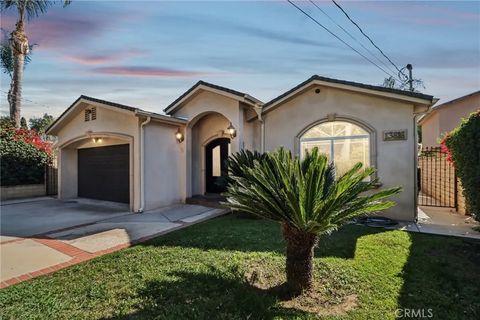 Photo of 13816 Bessemer Street, Van Nuys, CA 91401 (MLS # SR26062736)