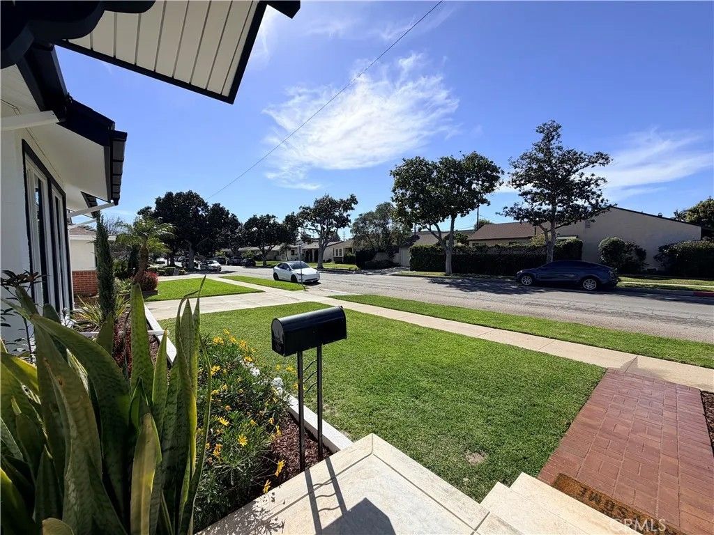 Photo of 3048 Knoxville Ave, Long Beach, CA 90808 (MLS # OC26043273)