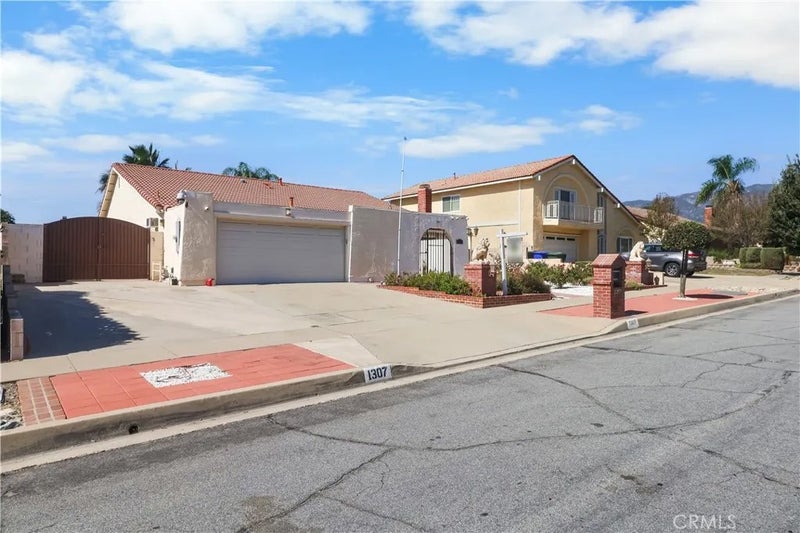 1307 Maywood