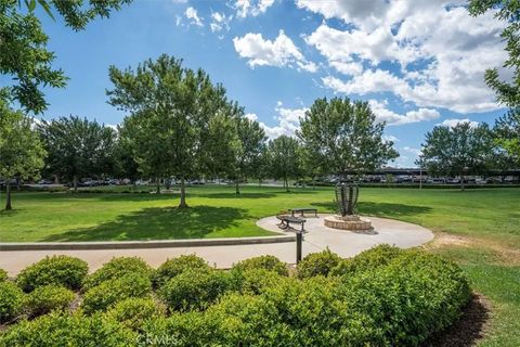 Tiny photo for 28771 Calle De La Paz Dr, Valencia, CA 91354 (MLS # SR25248222)