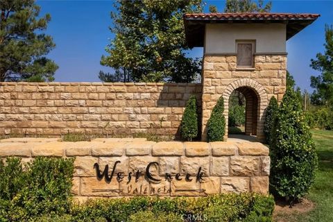 Tiny photo for 28771 Calle De La Paz Dr, Valencia, CA 91354 (MLS # SR25248222)