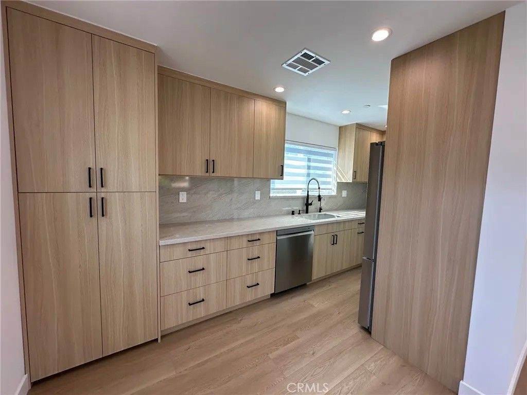 Photo of 1952 N Parish #202, Burbank, CA 91504 (MLS # GD26066064)