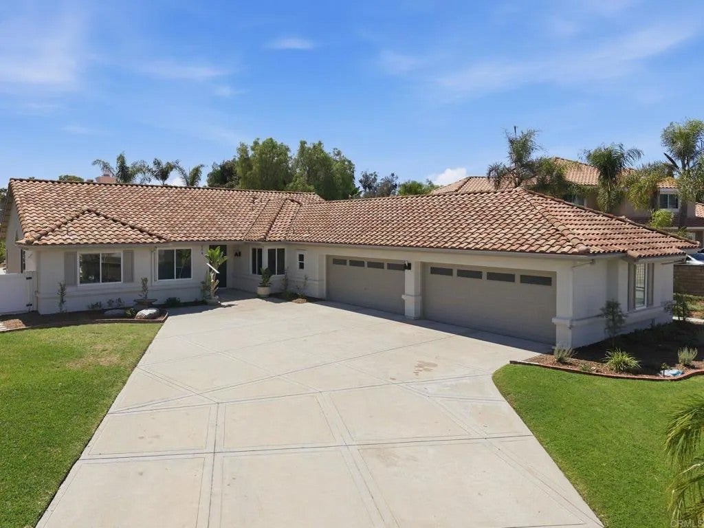Photo of 254 Ahmu, Vista, CA 92084 (MLS # NDP2608526)