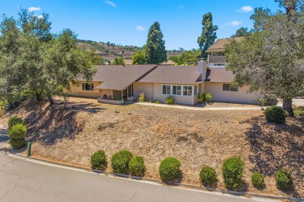 Photo of 2837 Carlton Way, Fallbrook, CA 92028 (MLS # NDP2606113)
