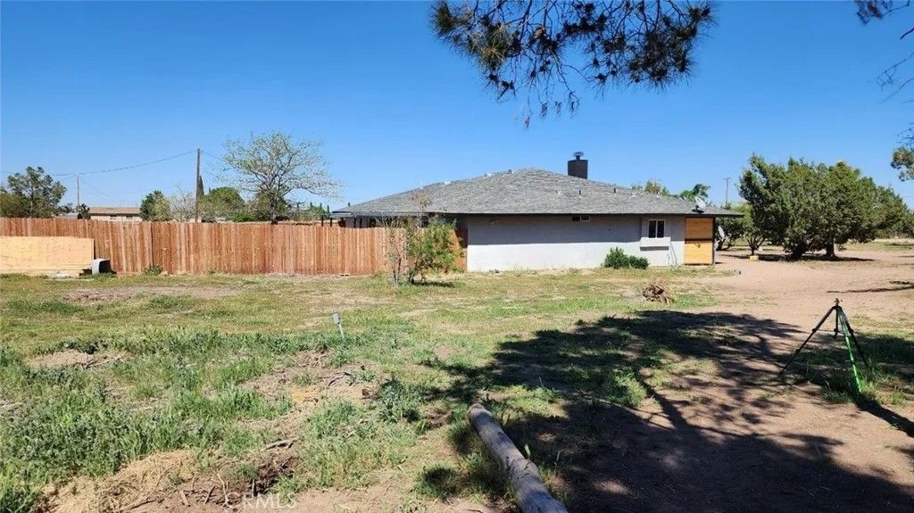 Photo of 8170 Coyote Trl, Oak Hills, CA 92344 (MLS # SR26063315)