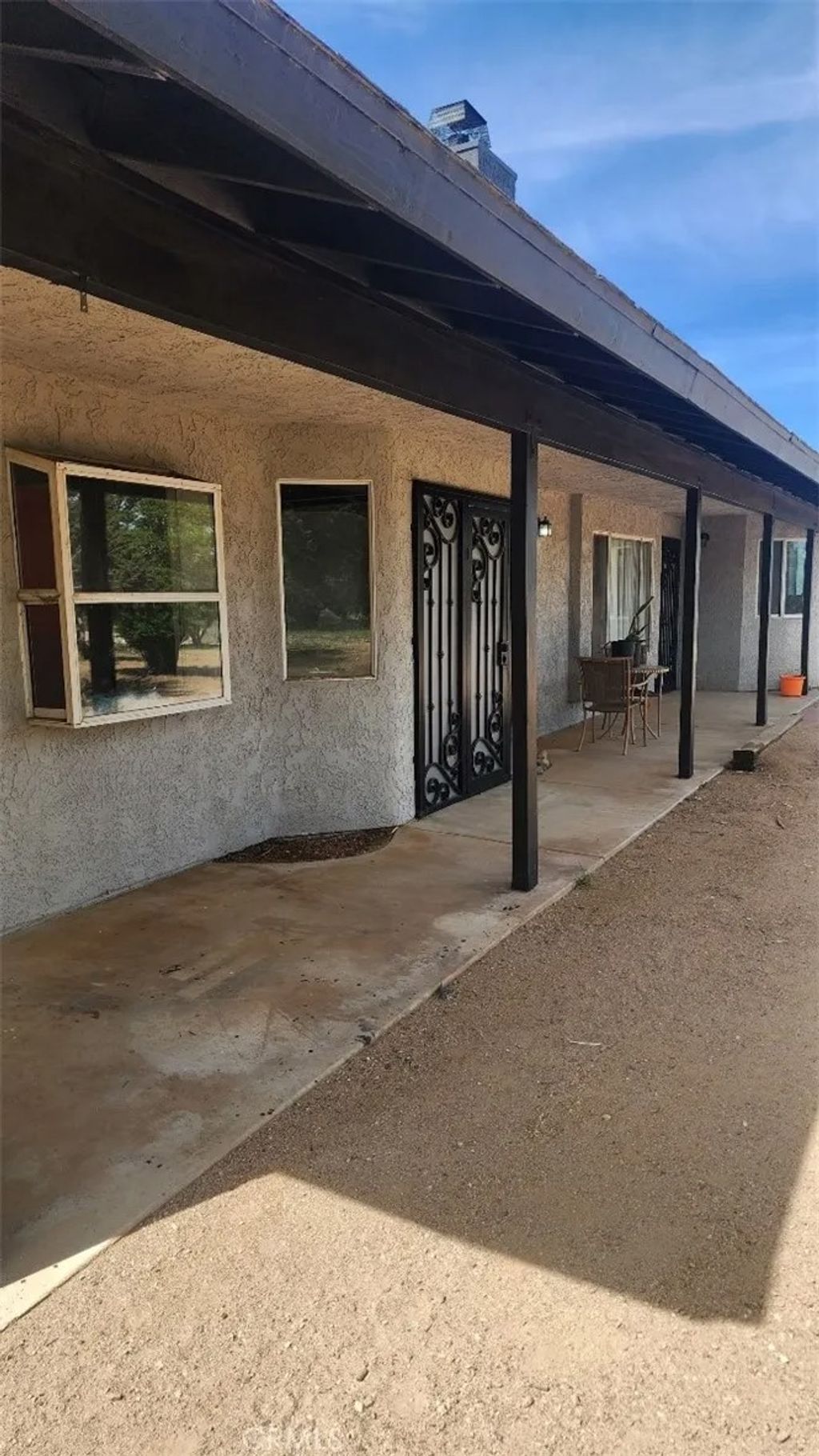 Photo of 8170 Coyote Trl, Oak Hills, CA 92344 (MLS # SR26063315)