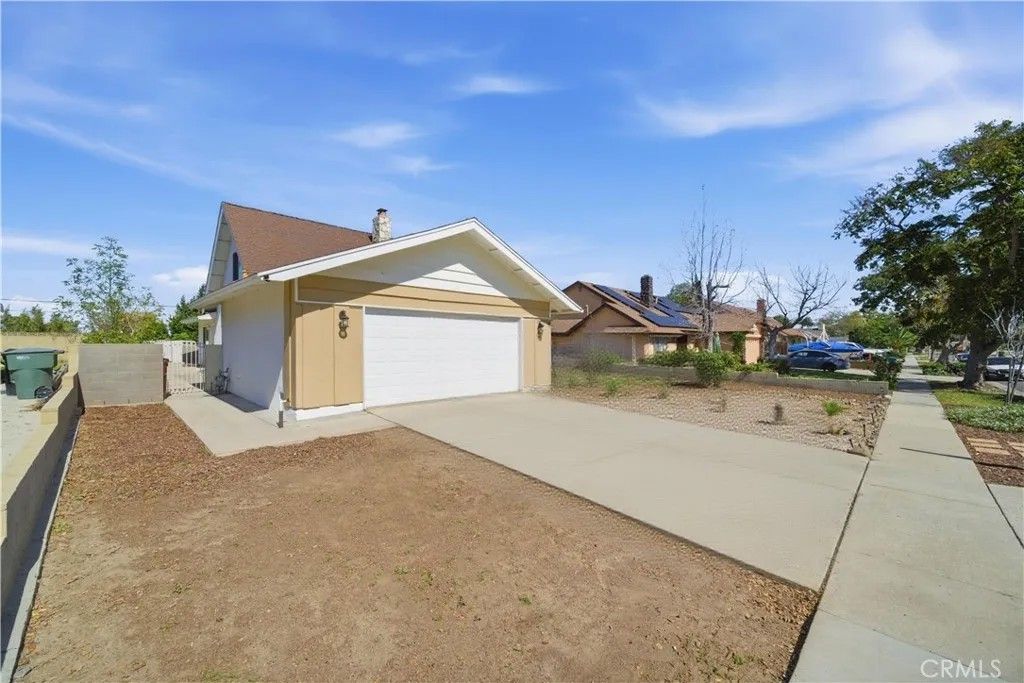 Photo of 395 E Monterey Rd, Corona, CA 92879 (MLS # SW26031676)