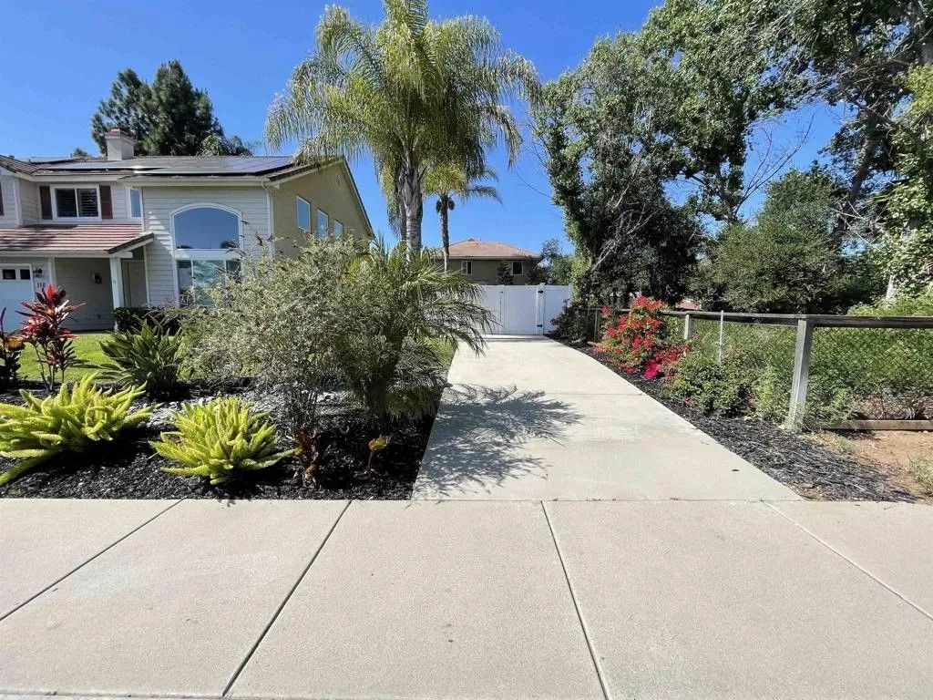 Photo of 110 Brava Place, Escondido, CA 92026 (MLS # NDP2604446)