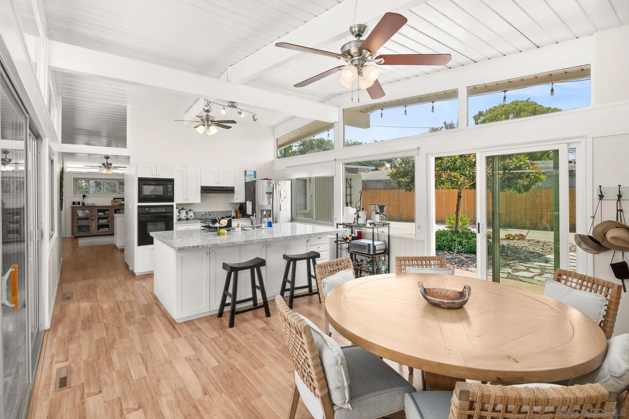 435 Country Club Ln