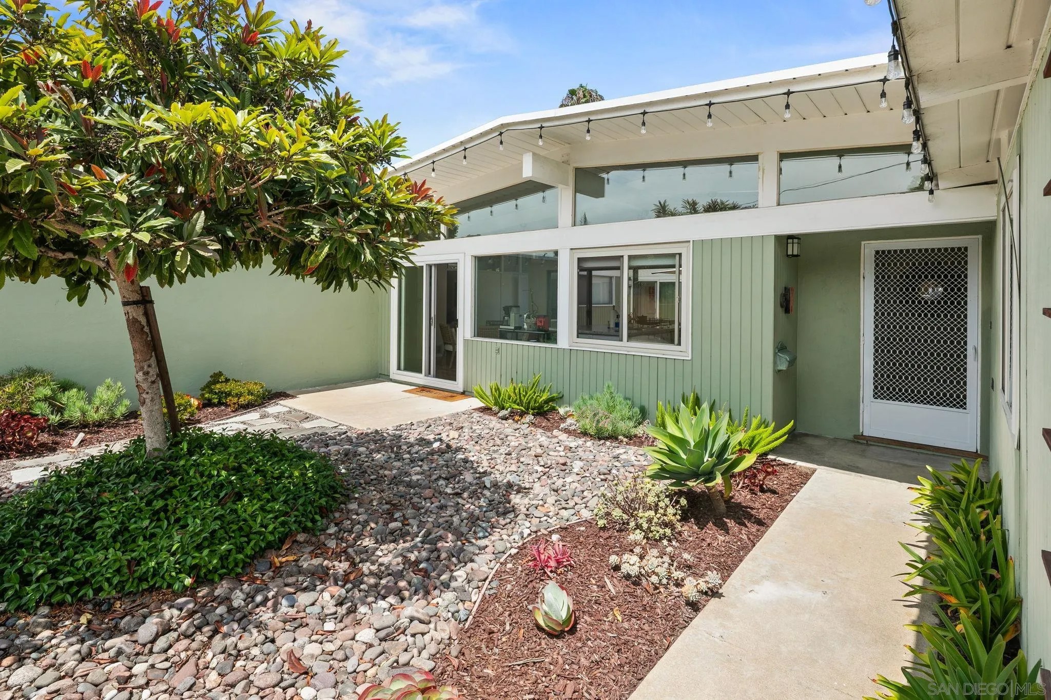 435 Country Club Ln