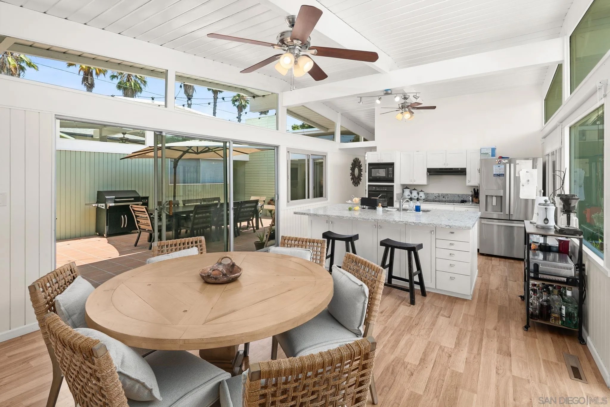 435 Country Club Ln