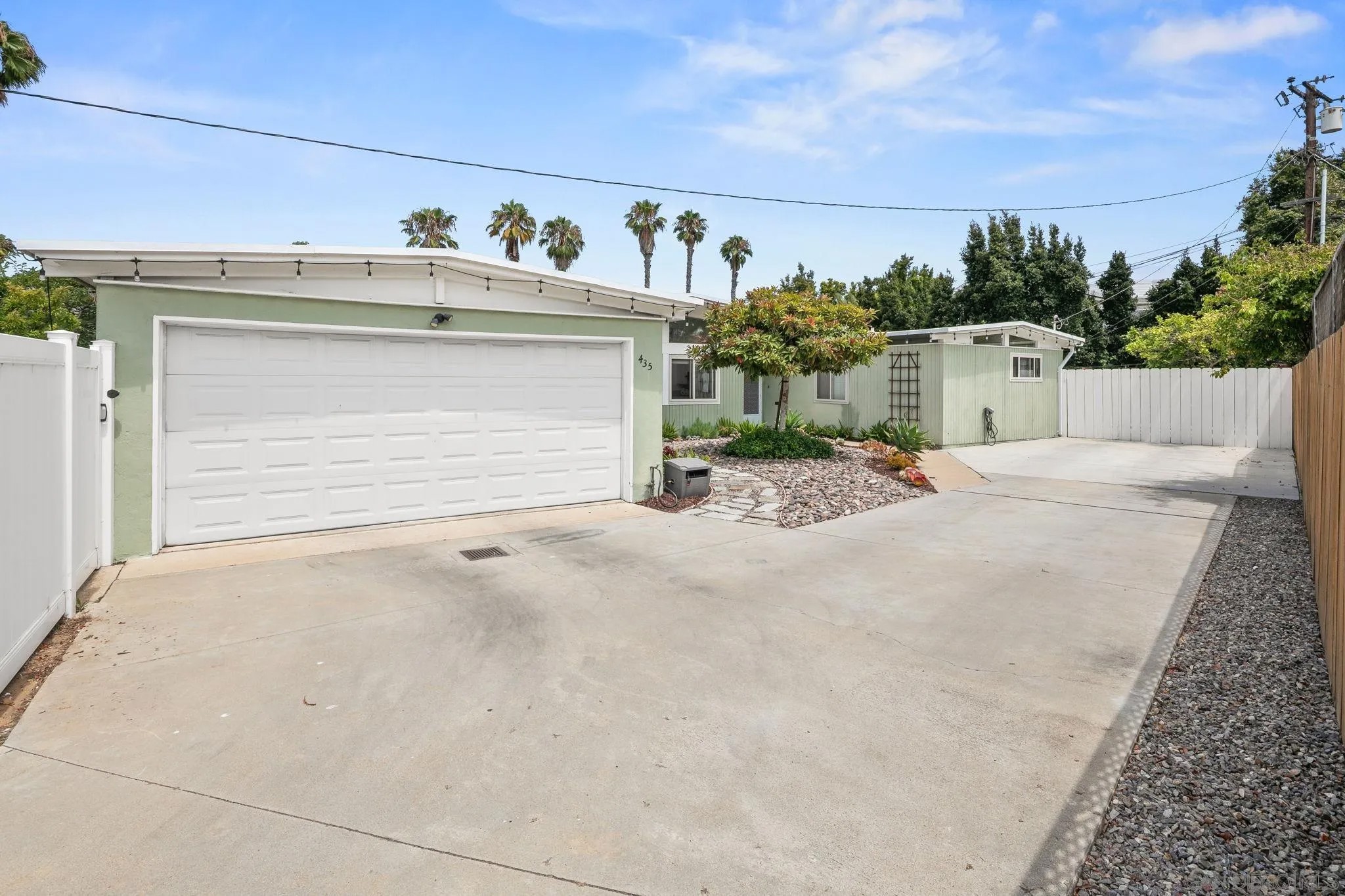 435 Country Club Ln