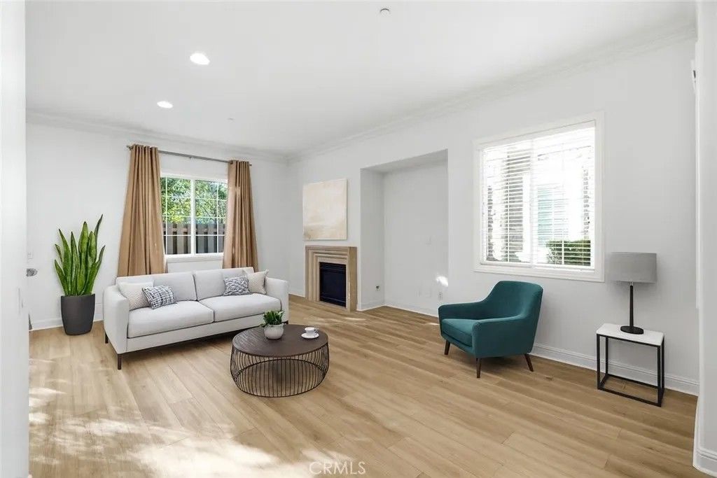 Photo of 11549 Verona Dr #35, Chatsworth, CA 91311 (MLS # SR26029090)