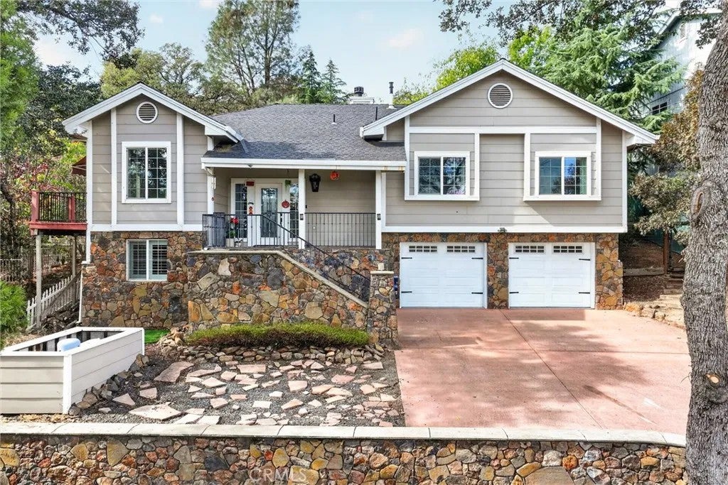 Photo of 16930 Knollview Drive, Hidden Valley Lake, CA 95467 (MLS # LC26227742)