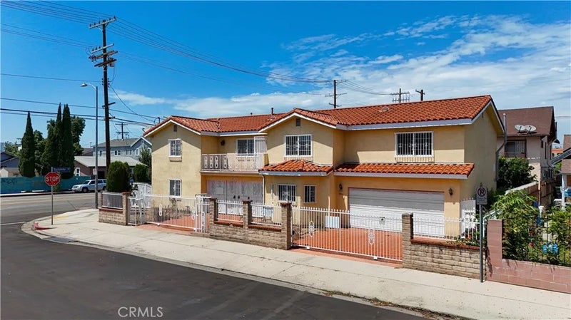 3672 S Normandie