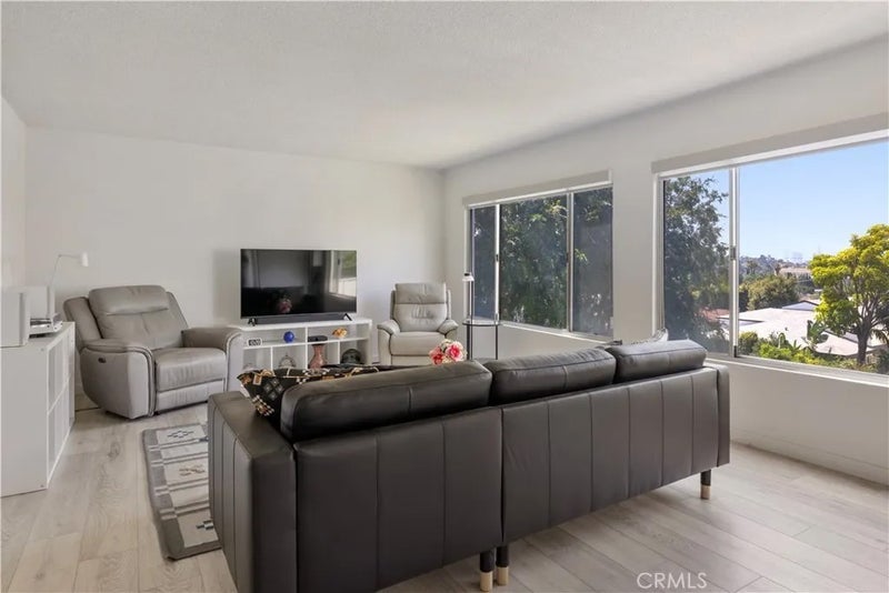 4343 Finley Avenue 27