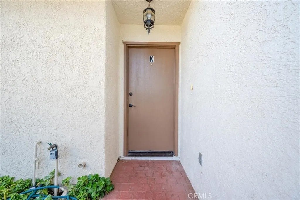 499 E Newlove