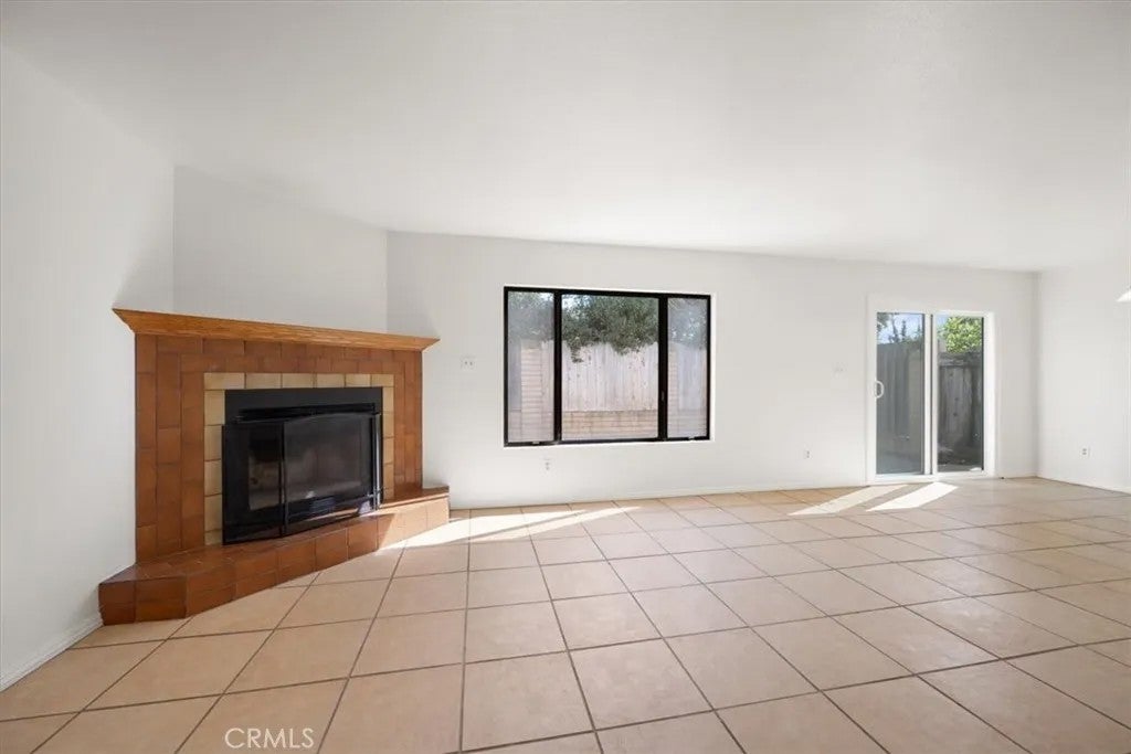 499 E Newlove