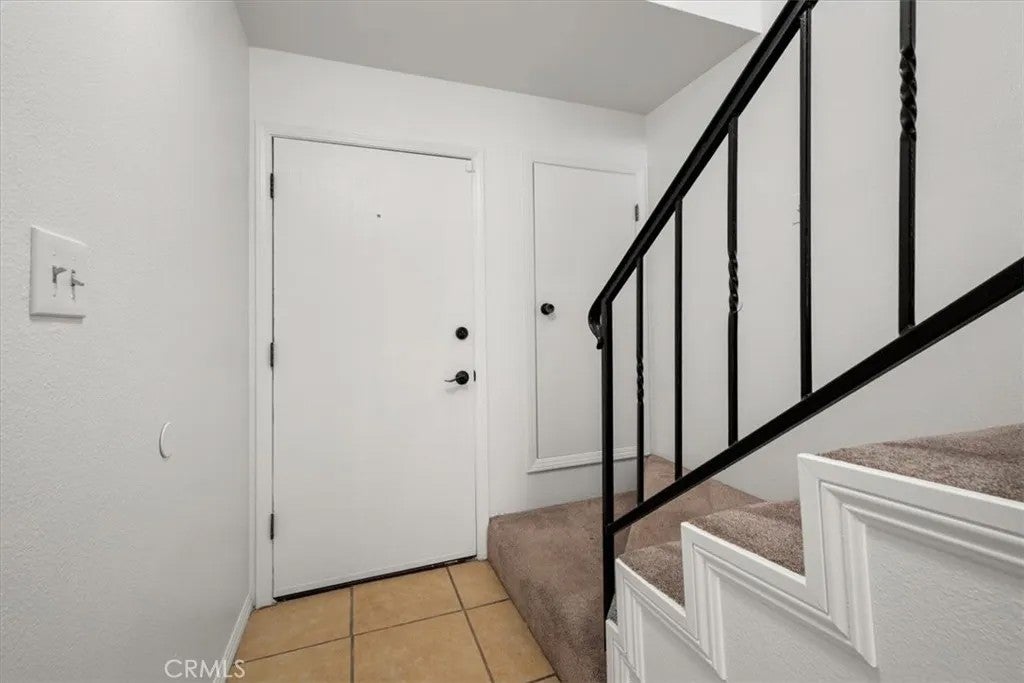 499 E Newlove
