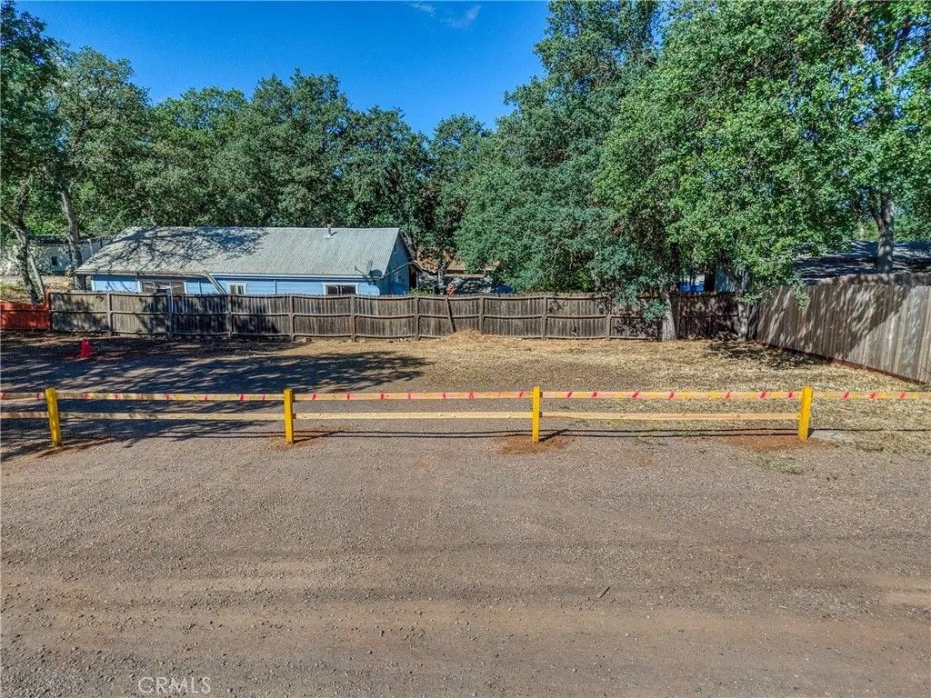 Photo of 15428 Pacific Ave, Clearlake, CA 95422 (MLS # LC26076762)