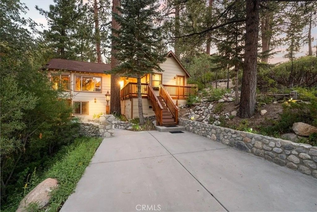 Photo of 38855 Big Bear Blvd, Big Bear Lake, CA 92315 (MLS # IG25276307)