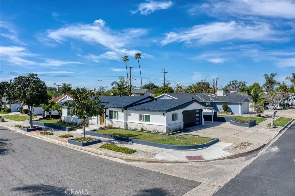 Photo of 2705 E Orange Grove Avenue, Orange, CA 92867 (MLS # PW26044428)