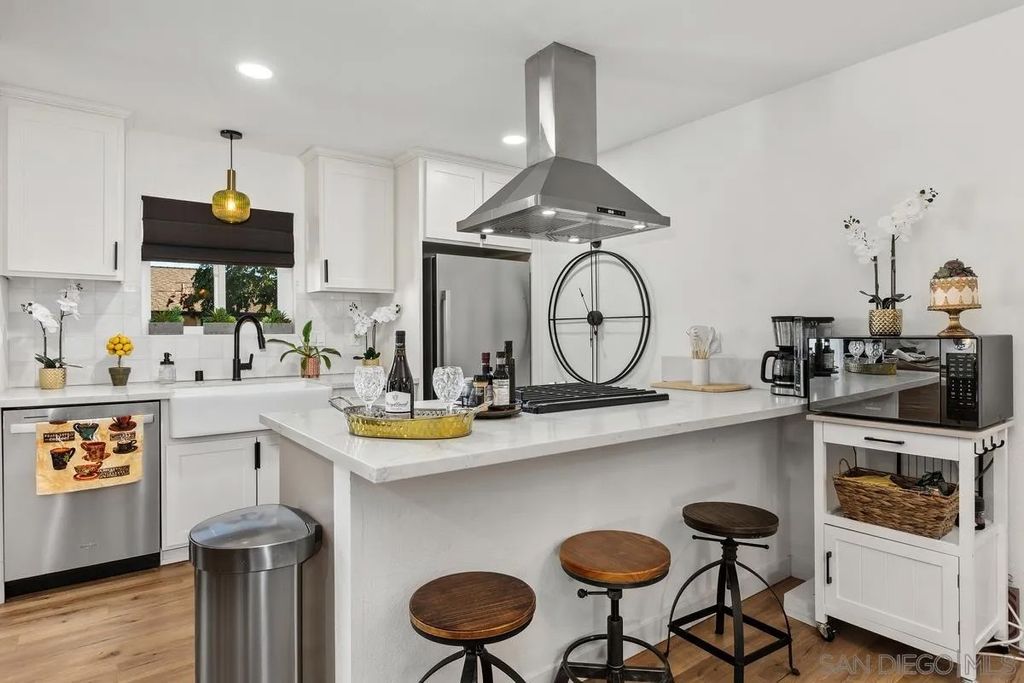 Photo of 1811 Iris Way, Escondido, CA 92027 (MLS # 2601271)